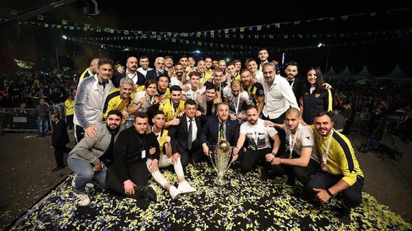 Spor Toto 1. Lig'de şampiyon olarak Süper Lig'e yükselen MKE Ankaragücü, kupasını düzenlenen törenle aldı. - Sputnik Türkiye