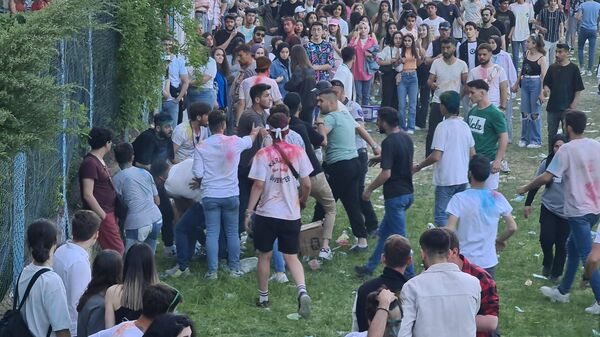 Gençlik festivalinde 'yan bakma' kavgası - Sputnik Türkiye