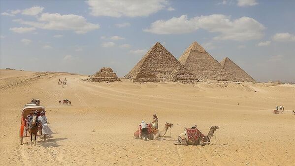 Mısır'da yüzlerce yıldır gizemini koruyan Giza piramitleri - Sputnik Türkiye