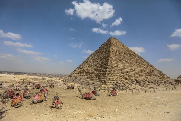Mısır'da yüzlerce yıldır gizemini koruyan Giza piramitleri - Sputnik Türkiye