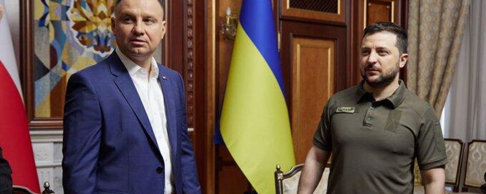 Polonya Cumhurbaşkanı Andrzej Duda'nın (solda) 22 Mayıs 2022'deki Kiev ziyaretinde Ukrayna Cumhurbaşkanı Vladimir Zelenskiy tarafından ağırlanırken - Sputnik Türkiye, 1920, 27.05.2022