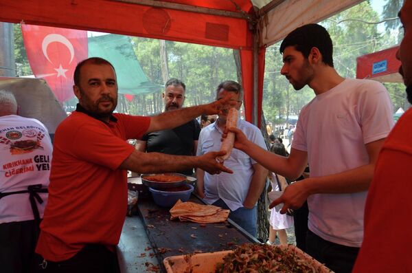 Hatay'daki festivalde 1 ton kuzu ciğeri tüketildi - Sputnik Türkiye