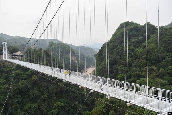 &#x27;Beyaz Ejder&#x27;, Vietnam&#x27;ın üçüncü cam köprüsü. - Sputnik Türkiye