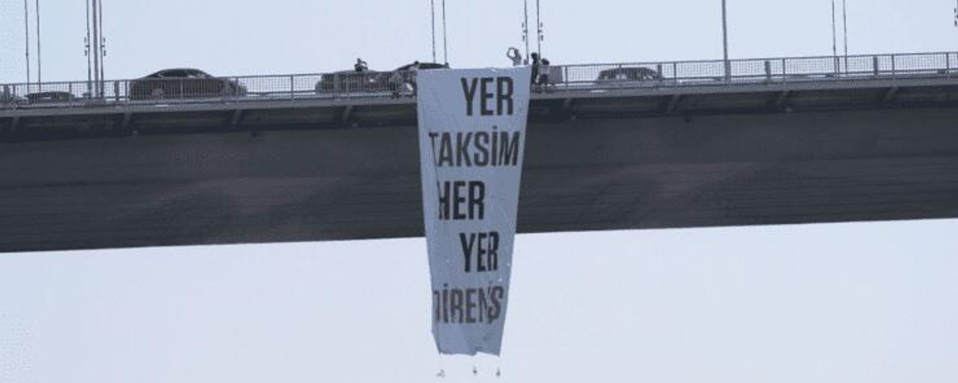 TİP’li vekillerden köprüde Gezi eylemi - Sputnik Türkiye, 1920, 31.05.2022