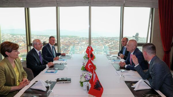 Arnavutluk Cumhurbaşkanı Ilir Meta, CHP Genel Başkanı Kemal Kılıçdaroğlu ile İstanbul'da bir araya geldi. - Sputnik Türkiye