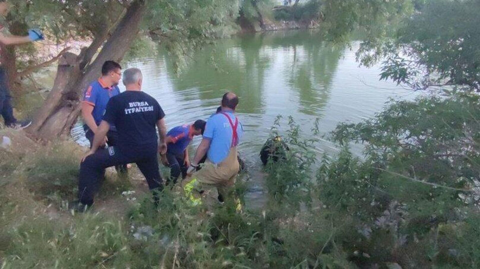 Arkadaşlarını dinlemedi, serinlemek için girdiği gölette boğuldu - Sputnik Türkiye, 1920, 06.06.2022