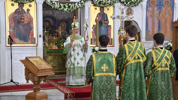 Патриарх Кирилл возглавил богослужение в Свято-Ефросиниевском монастыре в Полоцке - Sputnik Türkiye