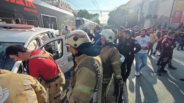 Fatih'te tramvay ile polis aracı çarpıştı - Sputnik Türkiye