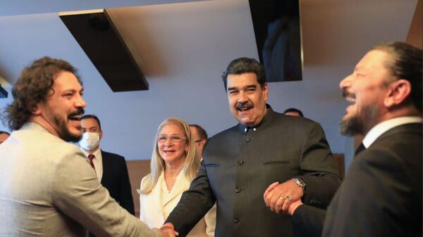  Maduro, Kuruluş Osman oyuncularıyla bir araya geldi - Sputnik Türkiye