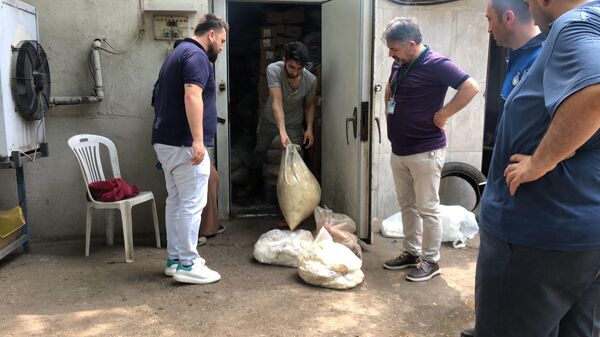 Et işleme tesisine baskın: 3 ton et yerden toplandı - Sputnik Türkiye