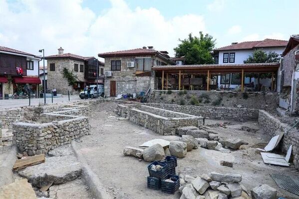 Antalya'da yıkılan kaçak yapıların altından çıktı: Aphrodite kutsal alanının yeri tespit edildi - Sputnik Türkiye