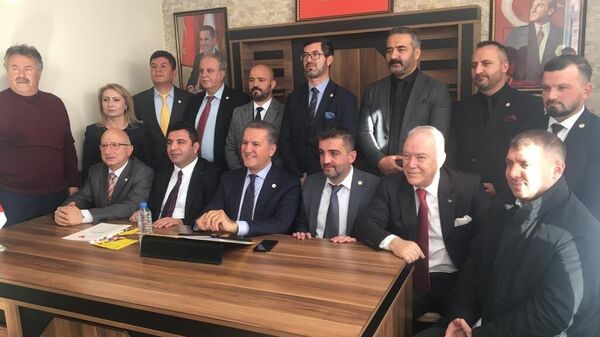 Mustafa Sarıgül’ün partisinde toplu istifa - Sputnik Türkiye