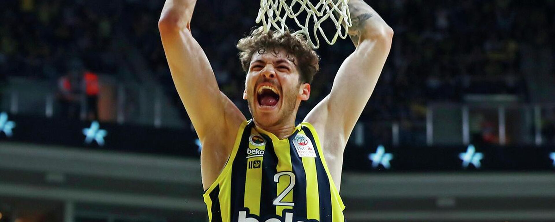 ING Basketbol Süper Ligi play-off final serisinde A. Efes’i 92-80 mağlup eden Fenerbahçe Beko, seride durumu 3-1 yaparak 2021-2022 sezonunu şampiyon tamamladı. - Sputnik Türkiye, 1920, 13.06.2022