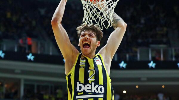 ING Basketbol Süper Ligi play-off final serisinde A. Efes’i 92-80 mağlup eden Fenerbahçe Beko, seride durumu 3-1 yaparak 2021-2022 sezonunu şampiyon tamamladı. - Sputnik Türkiye