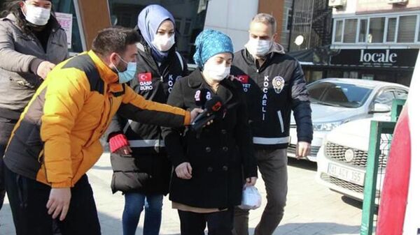 Yeni doğurduğu bebeğini 9 yerinden bıçaklayarak katleden kadına müebbet hapis - Sputnik Türkiye