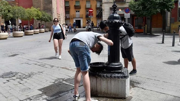 İspanya’da etkili olan sıcak hava dalgası nedeniyle birçok şehirde termometreler 40 derecenin üzerine çıktı. - Sputnik Türkiye
