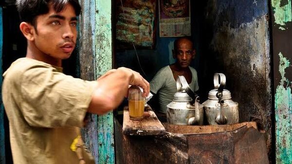 Dünyanın bir numaralı çay ithalatçısı Pakistan'da çay içmek günün en önemli uğraşlarından biri. Çay yapma ve içme bölgeye göre değişiklik gösteriyor. Genelde Pakistanlılar DoohPatti Chai (kısaca Chai) dedikleri sütlü çay içiyor.  - Sputnik Türkiye