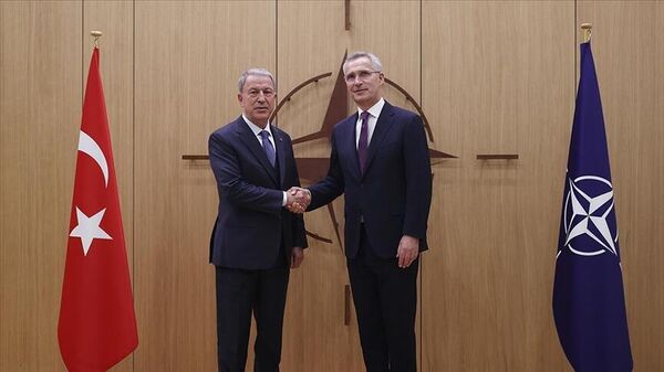 Bakan Hulusi Akar, NATO Genel Sekreteri Jens Stoltenberg ile görüştü. - Sputnik Türkiye