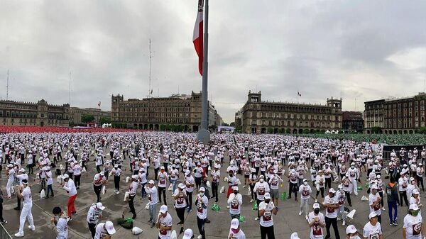 Meksika'nın başkenti Mexico City'de 14 bin 299 kişinin katılımıyla dünyanın en kalabalık boks dersi düzenlendi. - Sputnik Türkiye