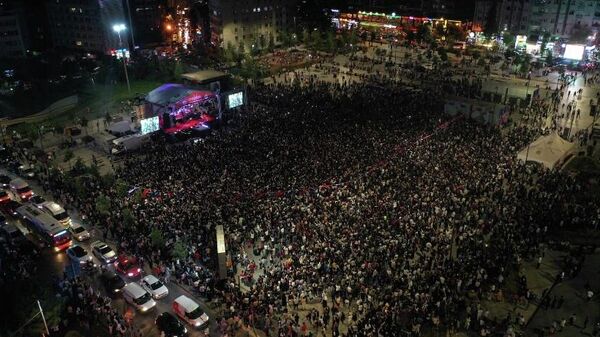 MaNga Bağcılar’da 80 bin kişiye konser verdi  - Sputnik Türkiye