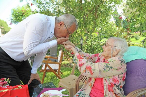 Sümerolog Muazzez İlmiye Çığ 109 yaşına girdi - Sputnik Türkiye