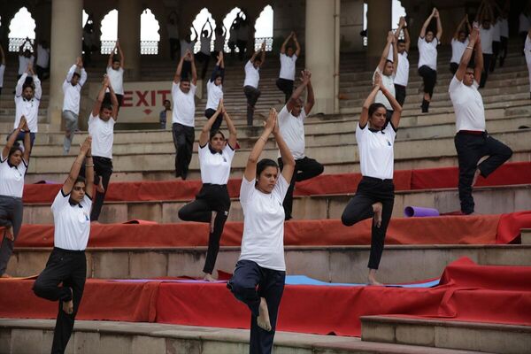 Yoga, Hindistan&#x27;ın önemli gelenekleri arasında sayılıyor. - Sputnik Türkiye