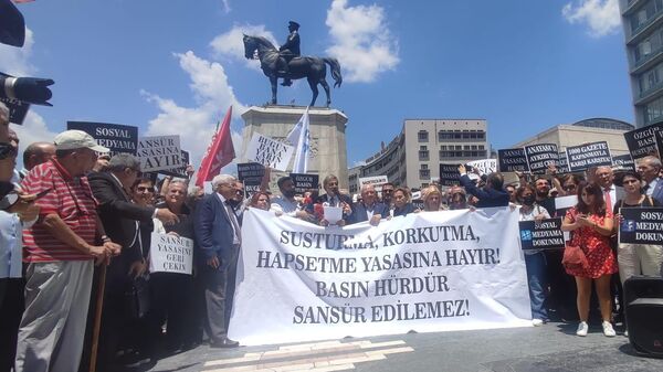 Gazeteci örgütleri ‘sosyal medya’ yasasına karşı meydanlara çıktı  - Sputnik Türkiye