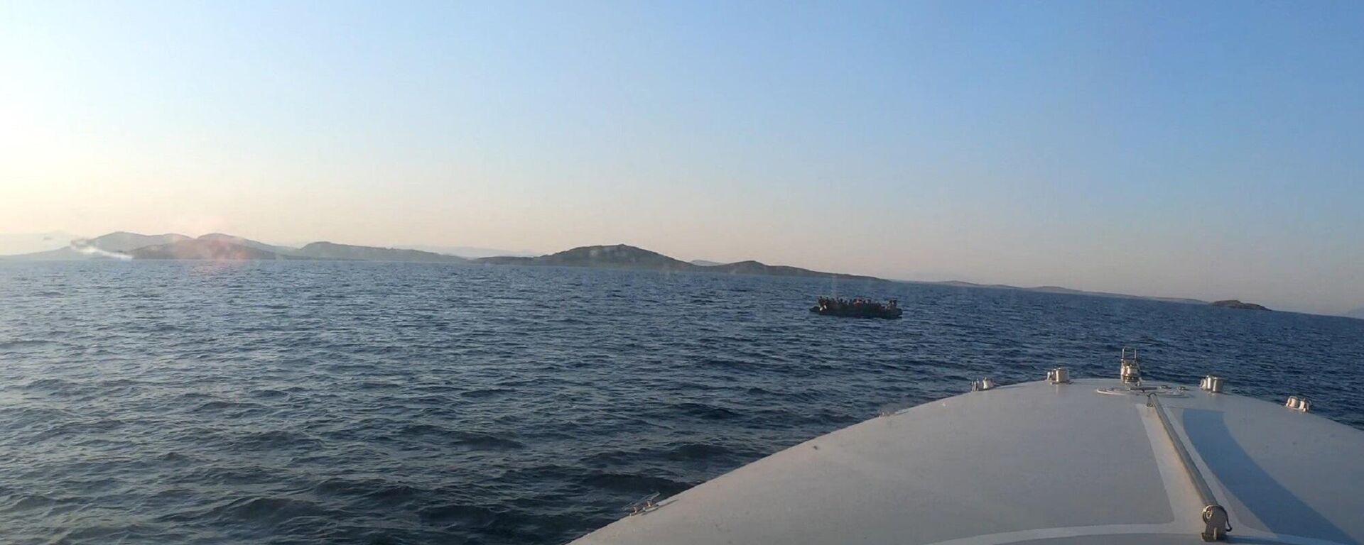 Balıkesir’in Ayvalık ilçesinde, Yunanistan’ın Midilli Adası’na gitmek isteyen 53 göçmen Sahil Güvenlik ekipleri tarafından kurtarıldı. - Sputnik Türkiye, 1920, 21.06.2023