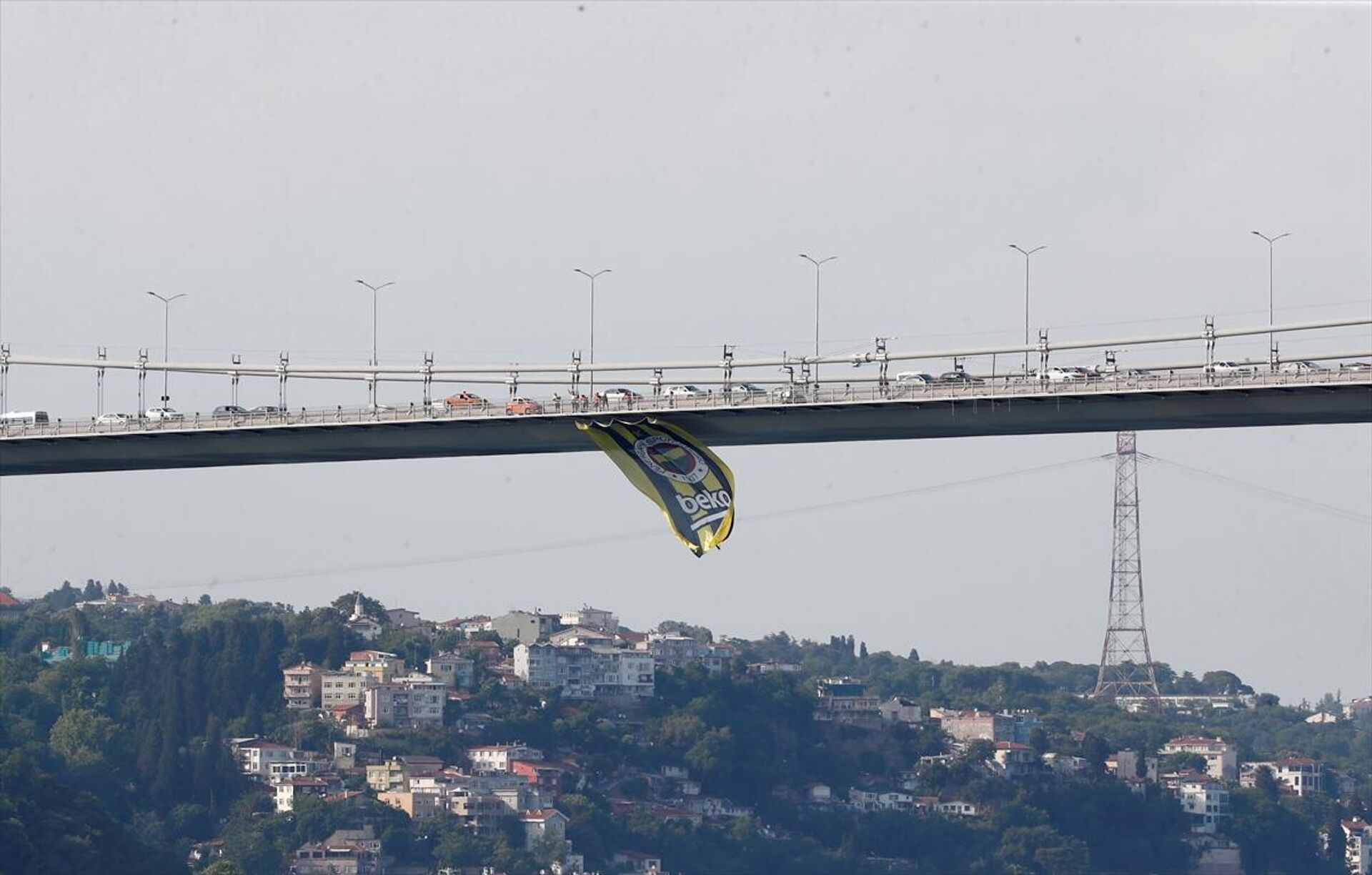 Fenerbahçe Beko'nun bayrakları boğaz köprülerinde - Sputnik Türkiye, 1920, 23.06.2022