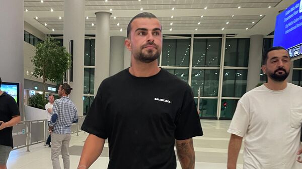 Galatasaray’ın anlaşmaya vardığı 27 yaşındaki futbolcu Abdülkerim Bardakcı, İstanbul’a geldi. - Sputnik Türkiye