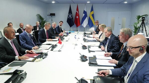 Cumhurbaşkanı Recep Tayyip Erdoğan, Finlandiya Cumhurbaşkanı Sauli Niinistö, İsveç Başbakanı Magdalena Andersson ve NATO Genel Sekreteri Jens Stoltenberg’le gerçekleştirilen dörtlü görüşme sona erdi.  - Sputnik Türkiye