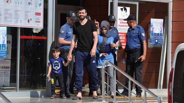 Gaziantep'te eşi ve 2 çocuğunu rehin alan yabancı uyruklu erkek, sınır dışı edilecek - Sputnik Türkiye