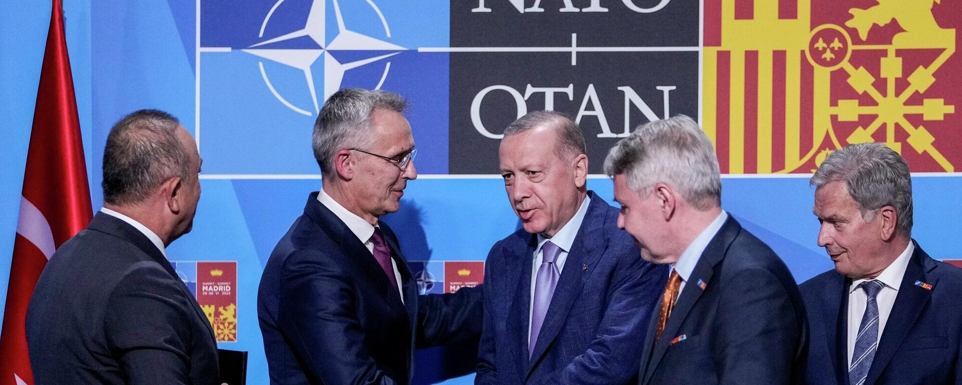 Türkiye, İsveç ve Finlandiya arasında, İsveç ve Finlandiya'nın NATO üyelik süreçleri hakkında üç ülkenin liderlerinin huzurunda üçlü memorandum imzalandı.
 - Sputnik Türkiye, 1920, 31.01.2023