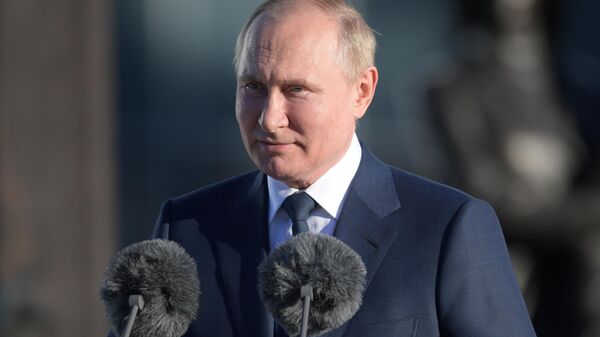 Президент РФ В. Путин посетил штаб-квартиру СВР - Sputnik Türkiye