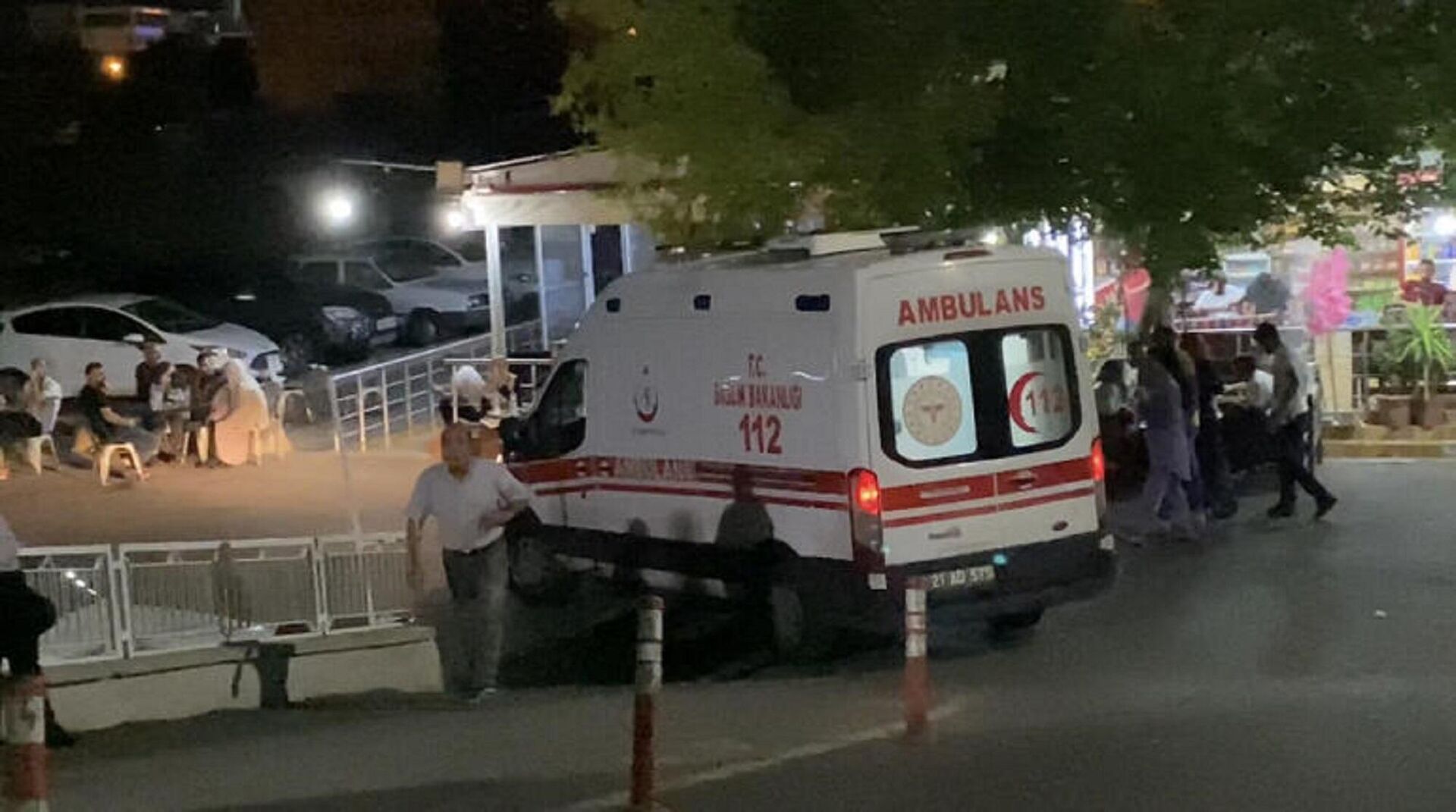 Diyarbakır'ın Çınar ilçesinde husumetli iki aile arasında kavga çıktı, 1'i ağır 13 kişi yaralandı.
 - Sputnik Türkiye, 1920, 01.07.2022