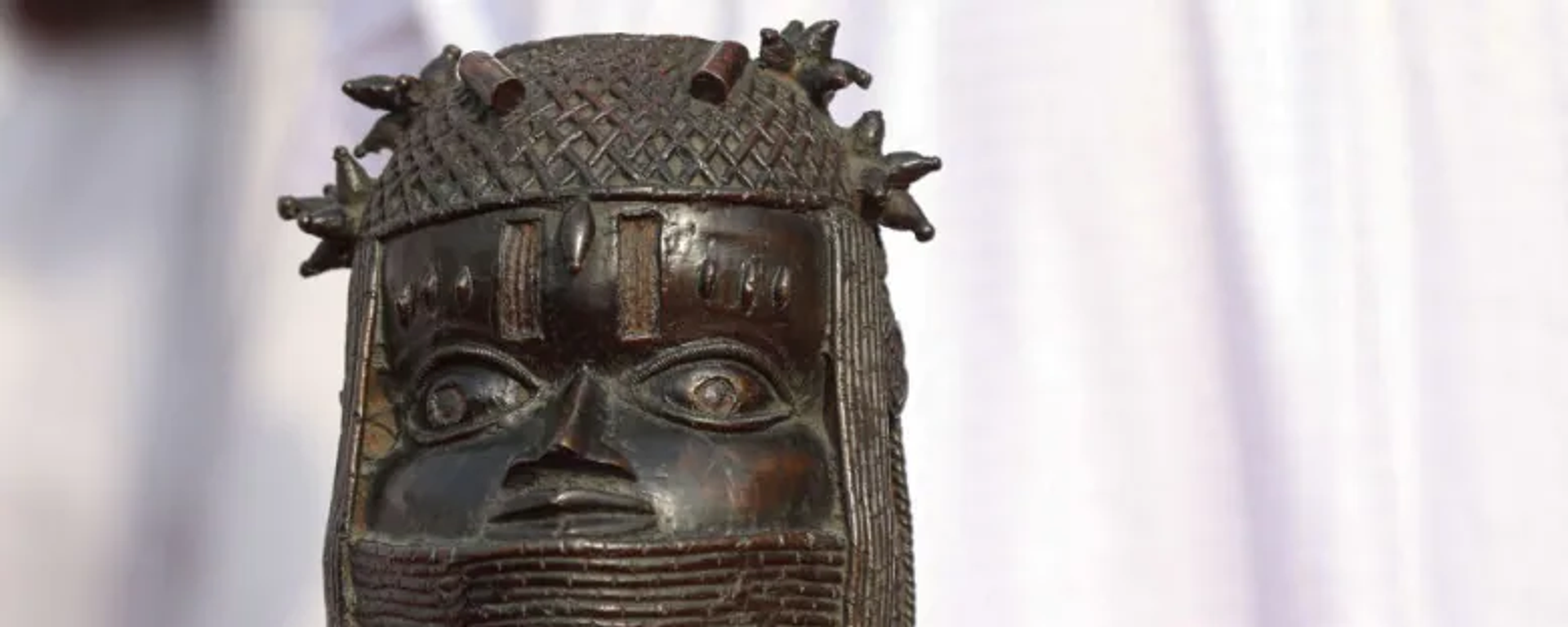 Nijerya'nın, Benin Krallığı dönemine ait kaçırılan 1130 bronz heykelin iadesi konusunda Almanya ile anlaşma imzaladığı bildirildi. - Sputnik Türkiye, 1920, 02.07.2022