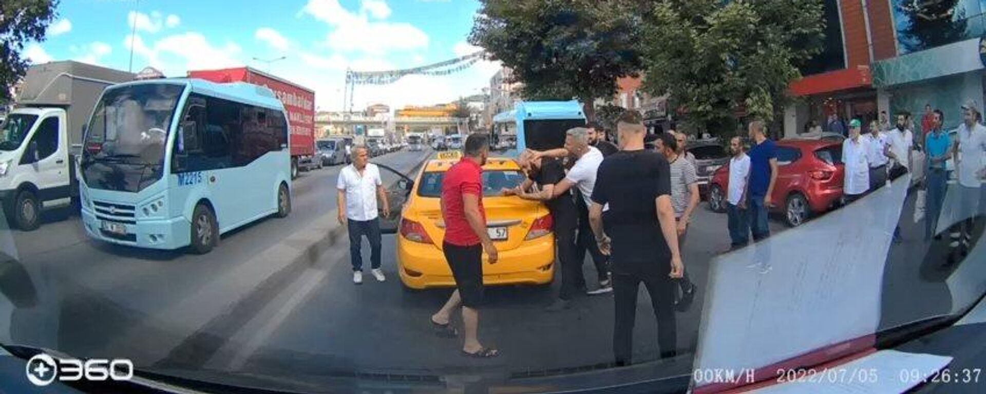 Pendik’te taksideki kadına saldıran şahsa meydan dayağı - Sputnik Türkiye, 1920, 06.07.2022