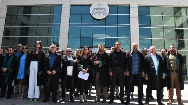 Avukat Servet Bakırtaş'ın öldürülmesine Türkiye'nin çok sayıda illerinden avukatlar tepki gösterdi - Sputnik Türkiye