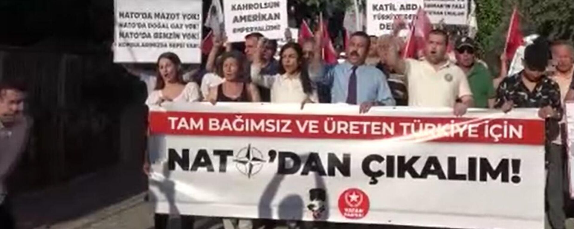 Vatan Partisi ve TGB'den İncirlik Üssü önünde 'Türkiye NATO’dan çıksın' eylemi - Sputnik Türkiye, 1920, 07.07.2022