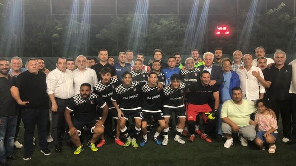 İstanbul'da Kuştepe sakinleriyle polisler arasında dostluk maçı oynandı - Sputnik Türkiye
