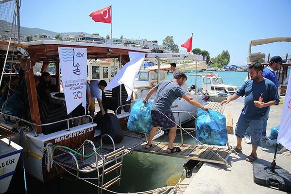 Muğla Bodrum'da kıyı ve dip temizliği - Sputnik Türkiye