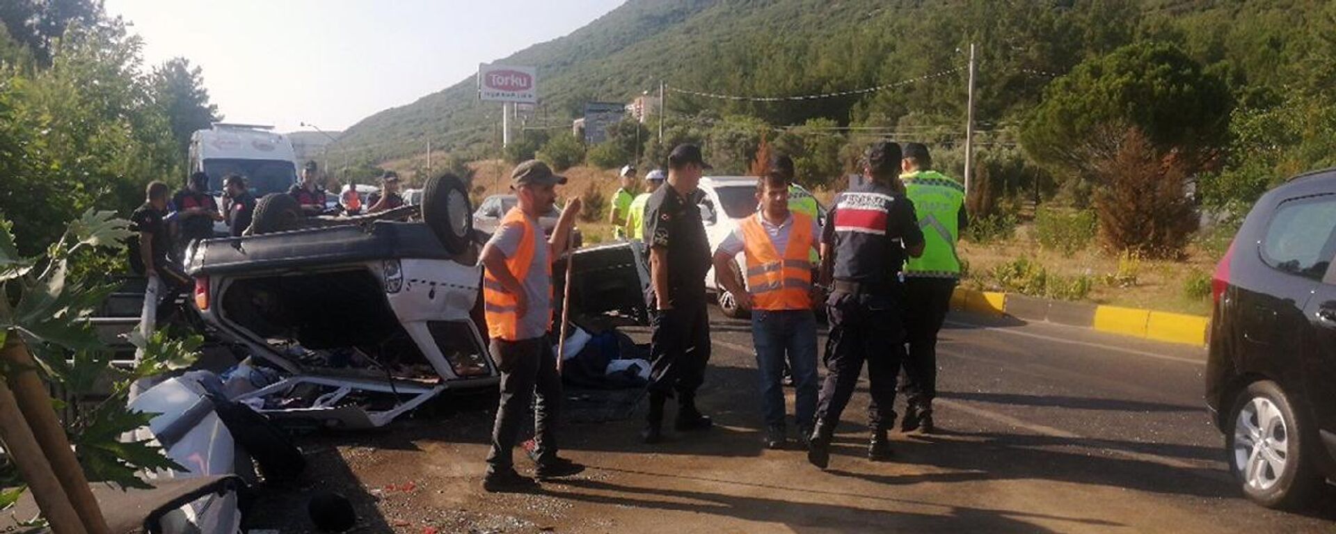 Muğla’da Menteşe-Ula karayolu Gülağzı kavşağında meydana gelen zincirleme trafik kazasında 2 kişi hayatını kaybetti, 4 kişi yaralandı. - Sputnik Türkiye, 1920, 08.07.2022