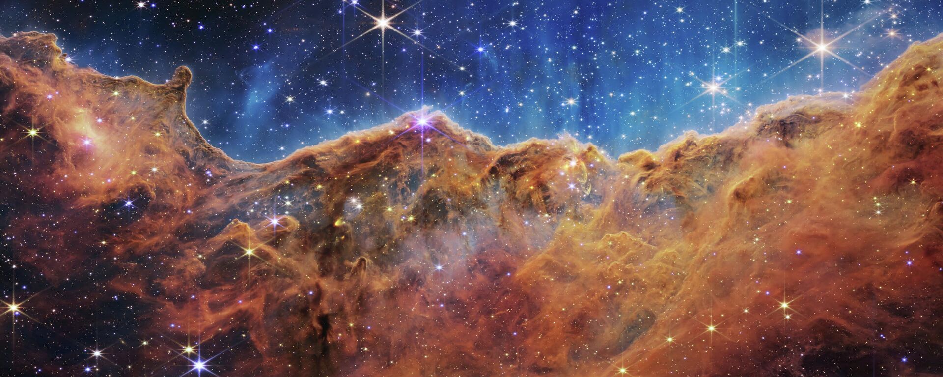 James Webb Uzay Teleskobu'nun çektiği görüntüde, Carina Nebulası'nda 'NGC 3324' olarak adlandırılan yıldız oluşturan genç bir bölgenin sınırında 'dağlar' ve 'vadiler' manzarası. - Sputnik Türkiye, 1920, 31.12.2022