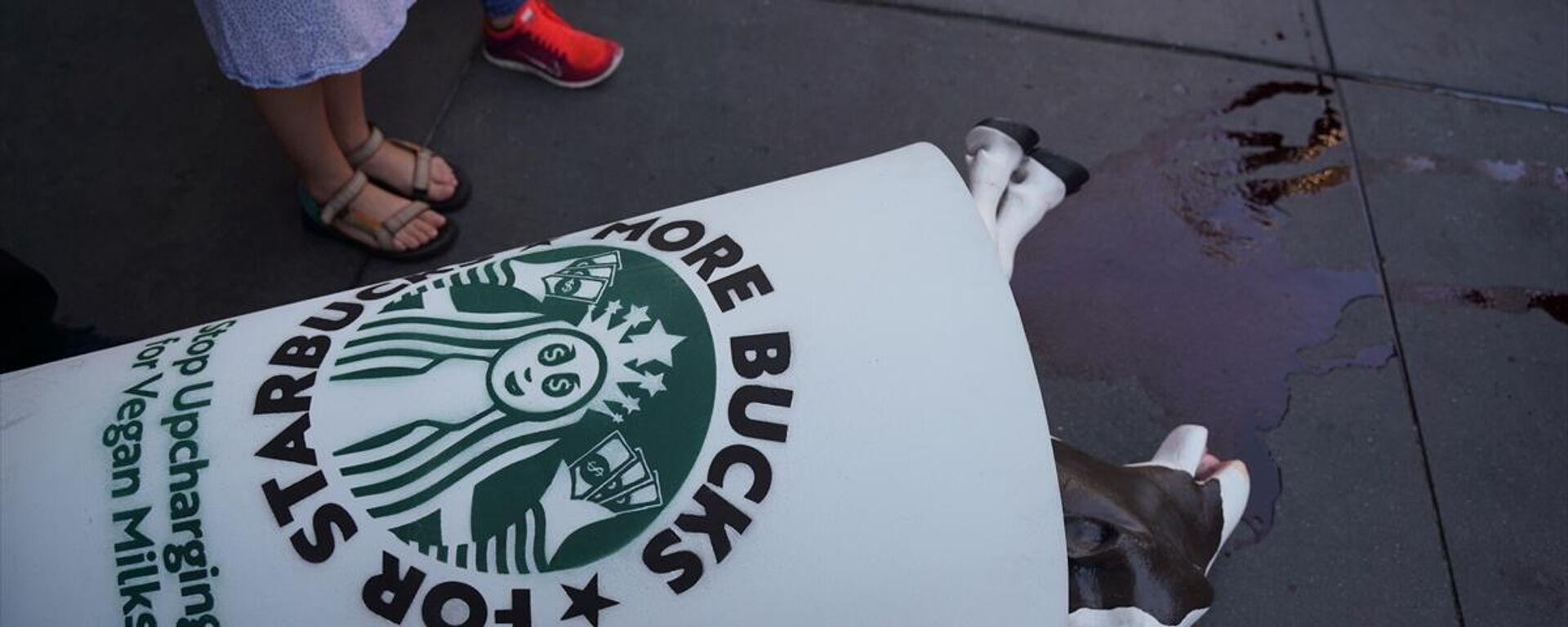New York'ta Starbucks karşıtı protesto - Sputnik Türkiye, 1920, 12.07.2022