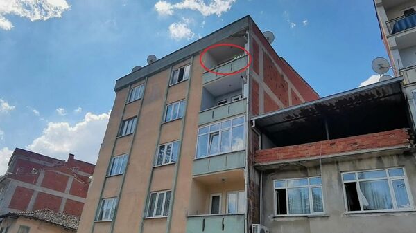 Beşinci kattan düşen 9 aylık bebek ağır yaralandı - Sputnik Türkiye