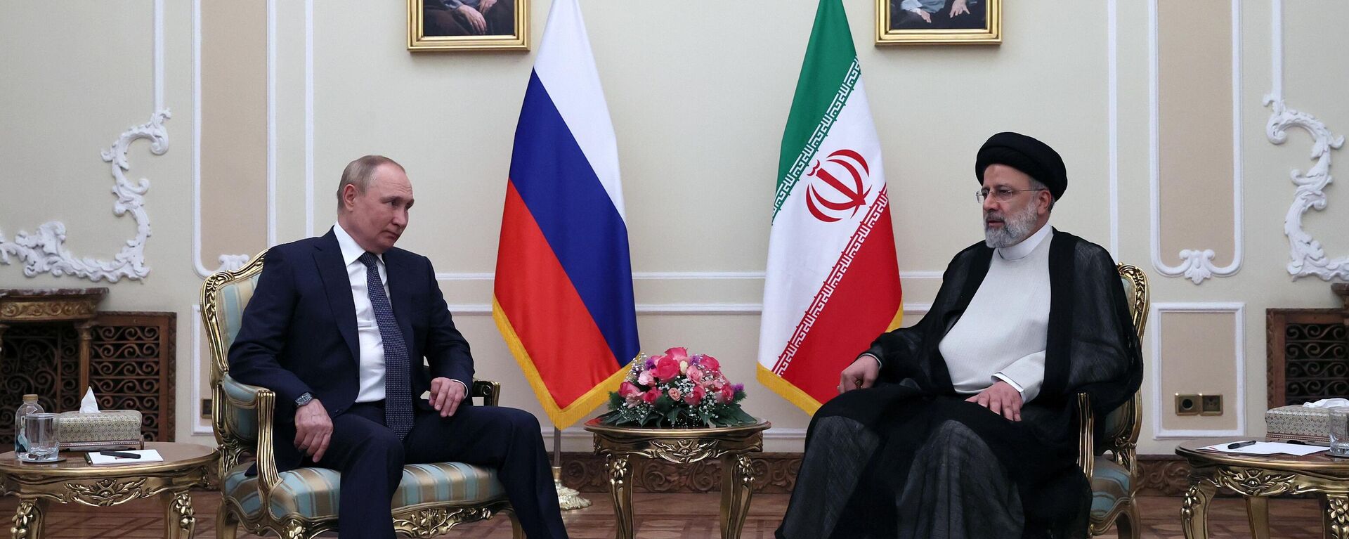 Rusya lideri Putin ve İranlı mevkidaşı Reisi arasındaki görüşmenin başladığı bildirildi. - Sputnik Türkiye, 1920, 19.07.2022