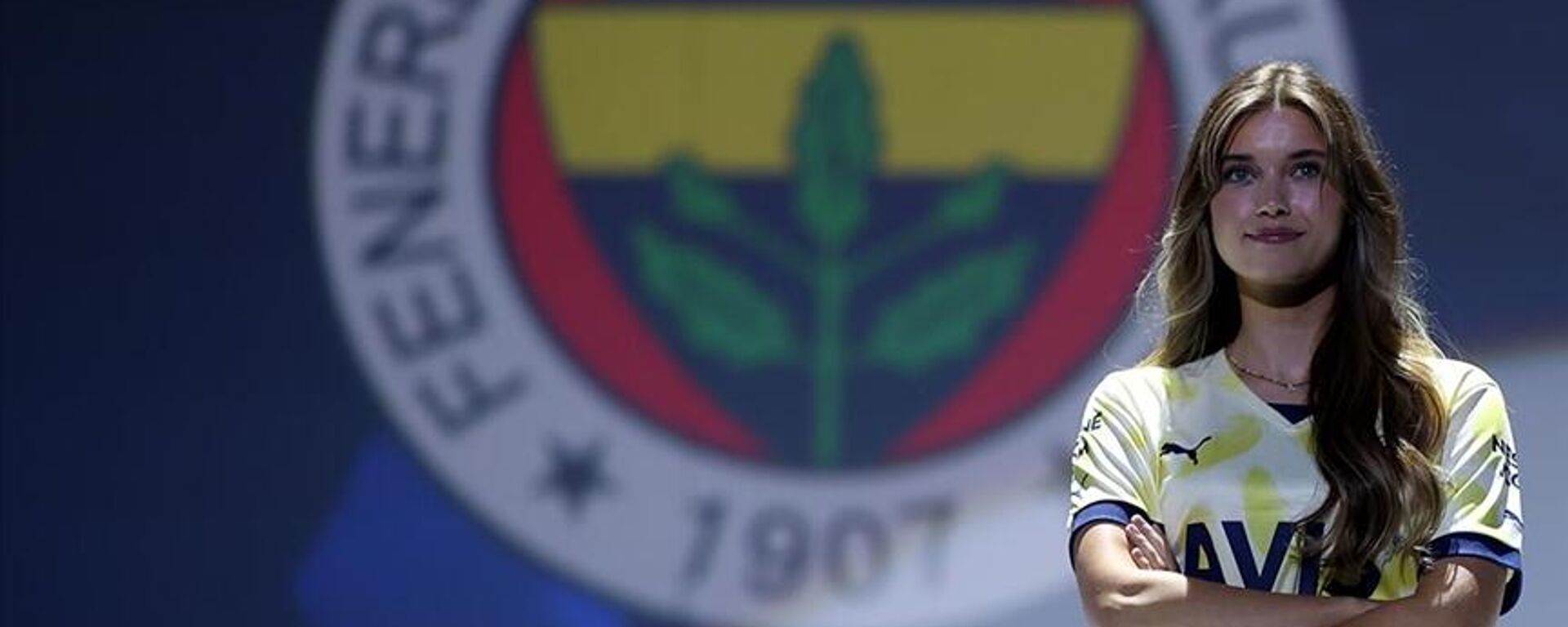 Fenerbahçe'nin yeni sezonda giyeceği formaların tanıtımında konuşan Ali Koç, Bugün bizim için özellikle önemli. Çünkü 11 yıldır maruz bırakıldığımız 3 Temmuz kumpası, gölgesi, iftiraları, fitnesi, fesadından kurtulduğumuz sene bu sene dedi. - Sputnik Türkiye, 1920, 20.07.2022