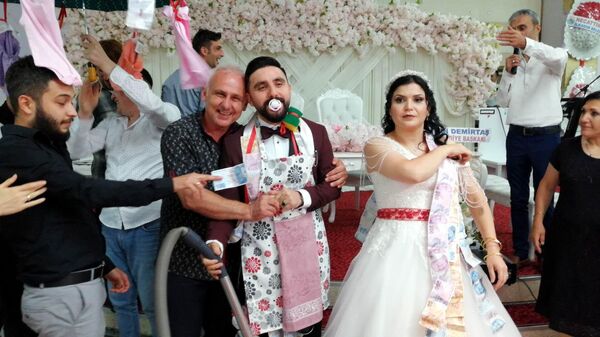 Samsun'da bir düğünde takı merasimi - Sputnik Türkiye