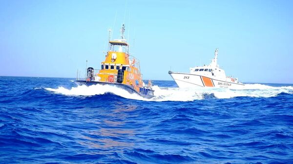 Yunan Sahil Güvenliği, yelkenli tekneyi taciz etti, Türk askeri “rotanızı değiştirmeyin, tam yol ileri” dedi - Sputnik Türkiye