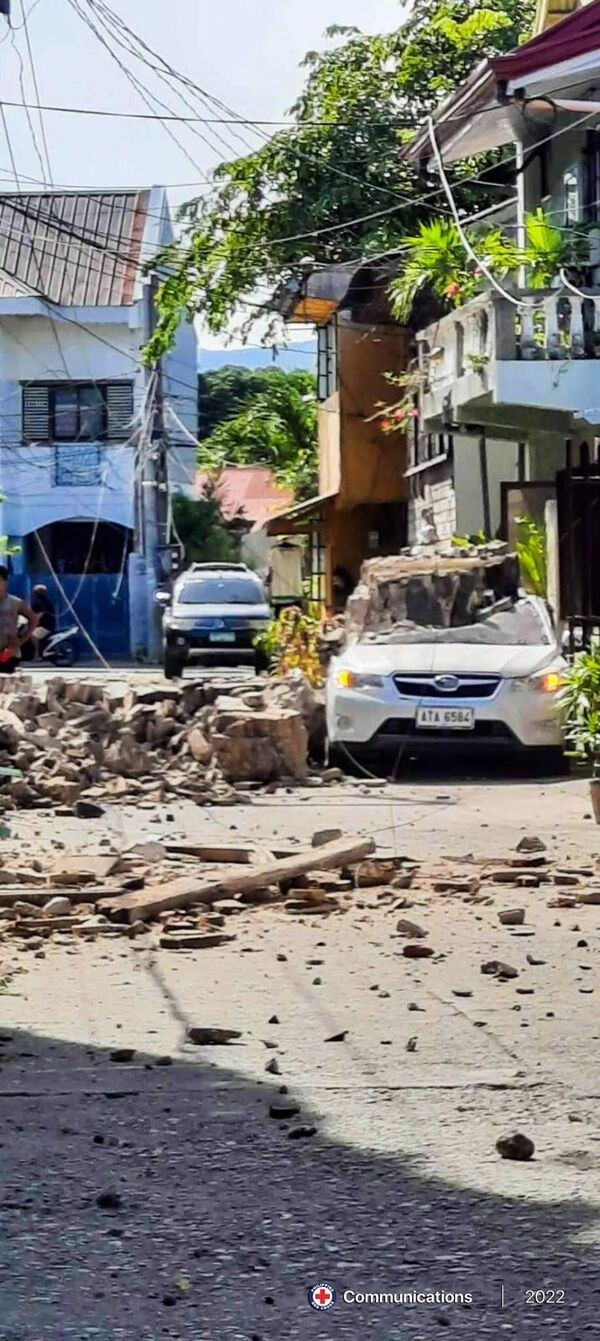 Filipinler’in Abra kentinde 7 büyüklüğünde bir deprem kaydedildi. Filipinler İçişleri Bakanı Benhur Abalos şiddetli sarsıntı nedeniyle 4 kişinin hayatını kaybettiğini açıkladı. - Sputnik Türkiye